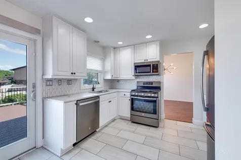 1233 North Hickory Trail Addison IL 60101