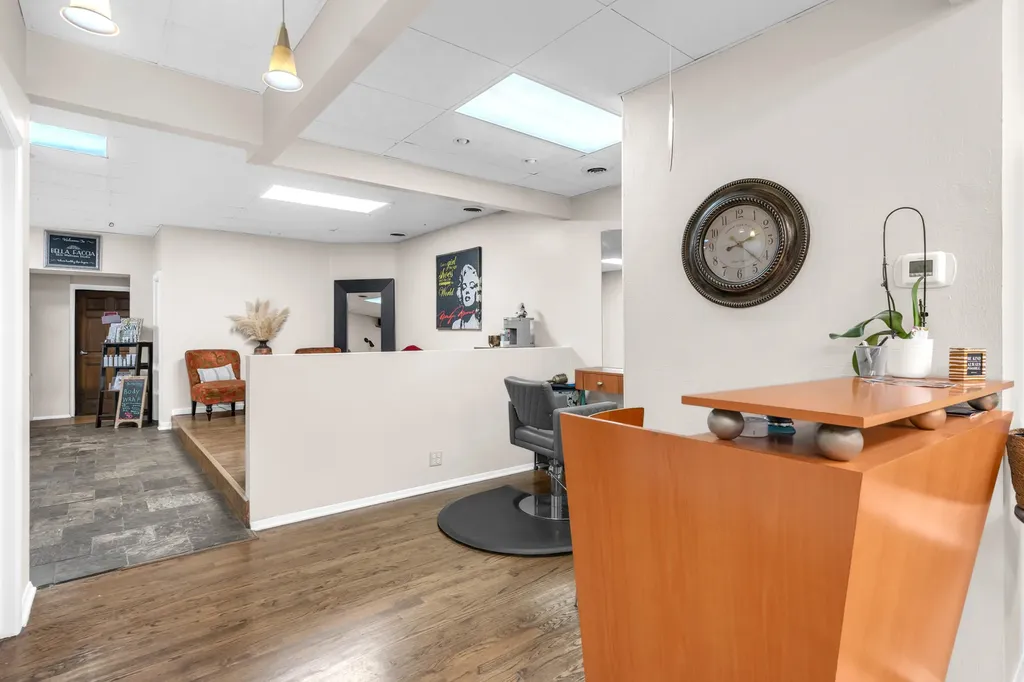 6001 North Nina Avenue Chicago IL 60631