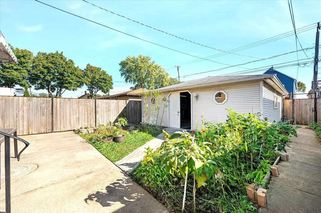 4607 South Karlov Avenue Chicago IL 60632