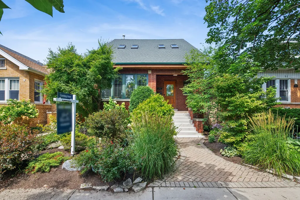 4922 North Tripp Avenue Chicago IL 60630