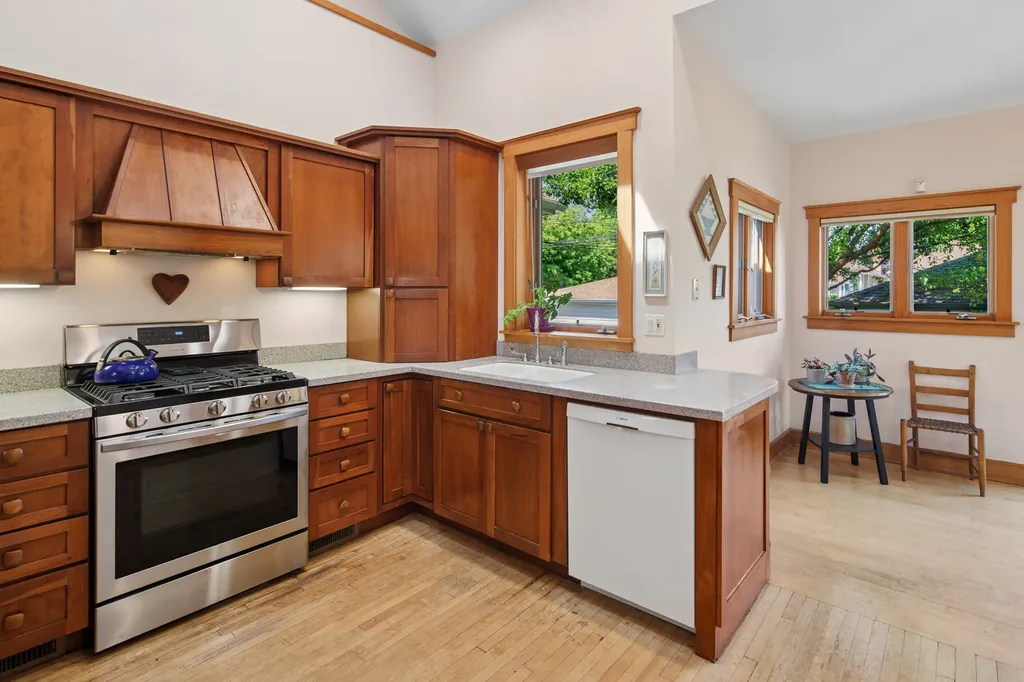 4922 North Tripp Avenue Chicago IL 60630
