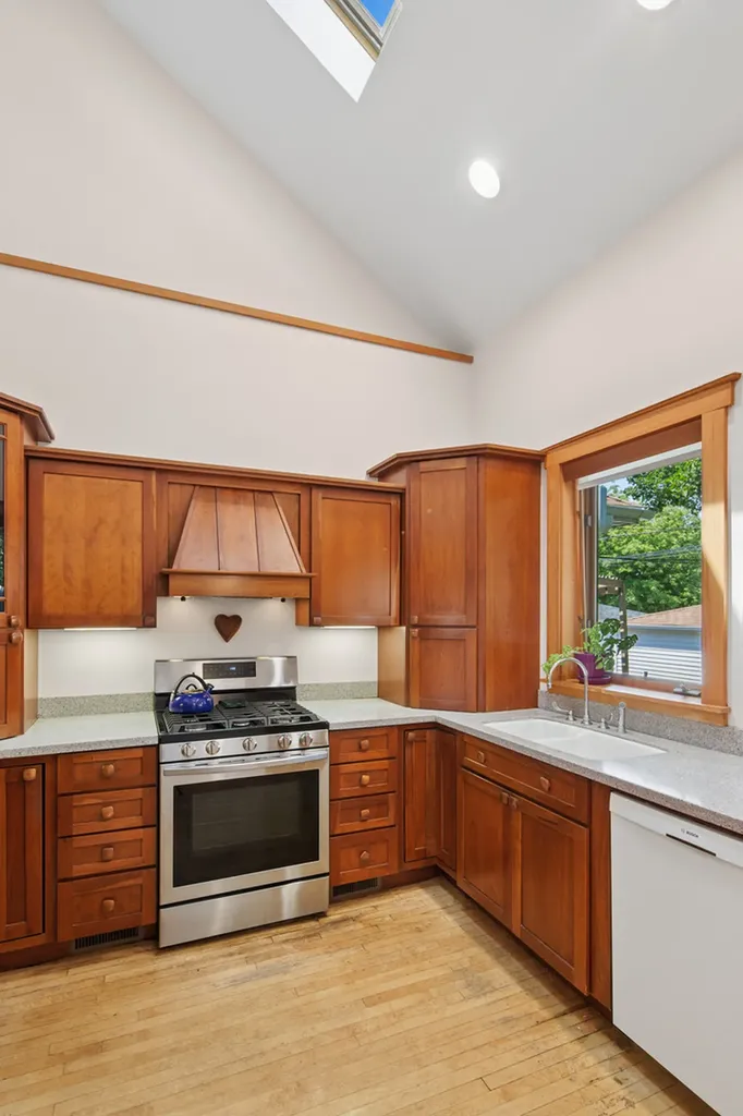 4922 North Tripp Avenue Chicago IL 60630