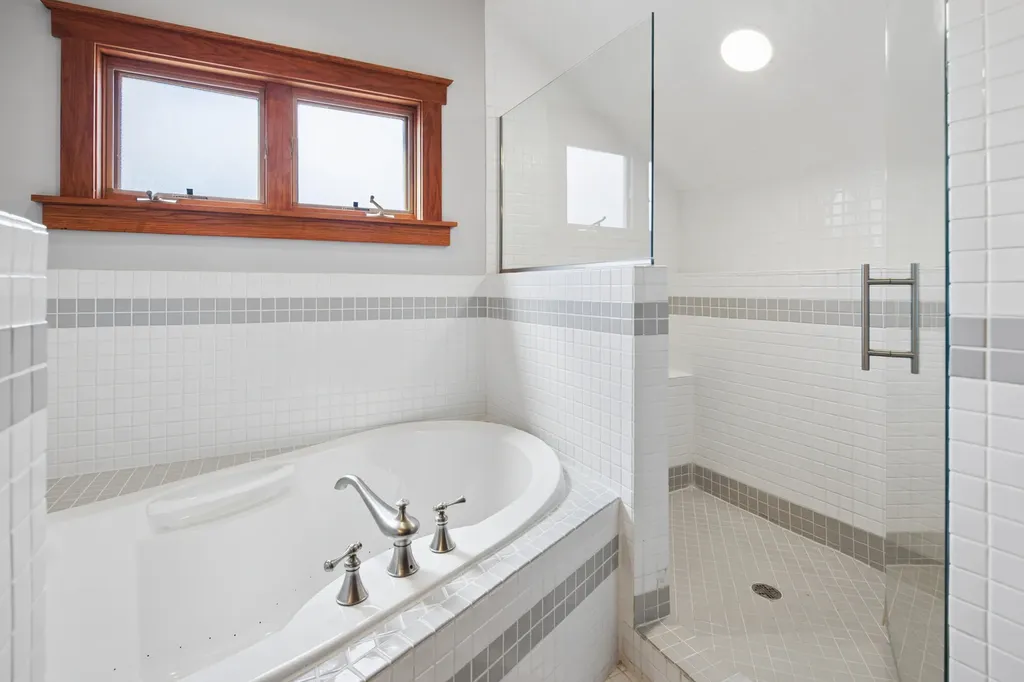 4922 North Tripp Avenue Chicago IL 60630