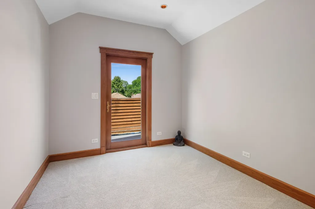 4922 North Tripp Avenue Chicago IL 60630