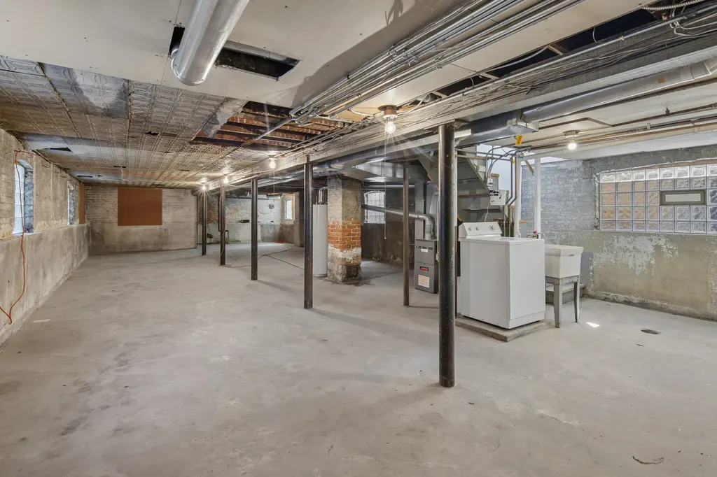 4922 North Tripp Avenue Chicago IL 60630