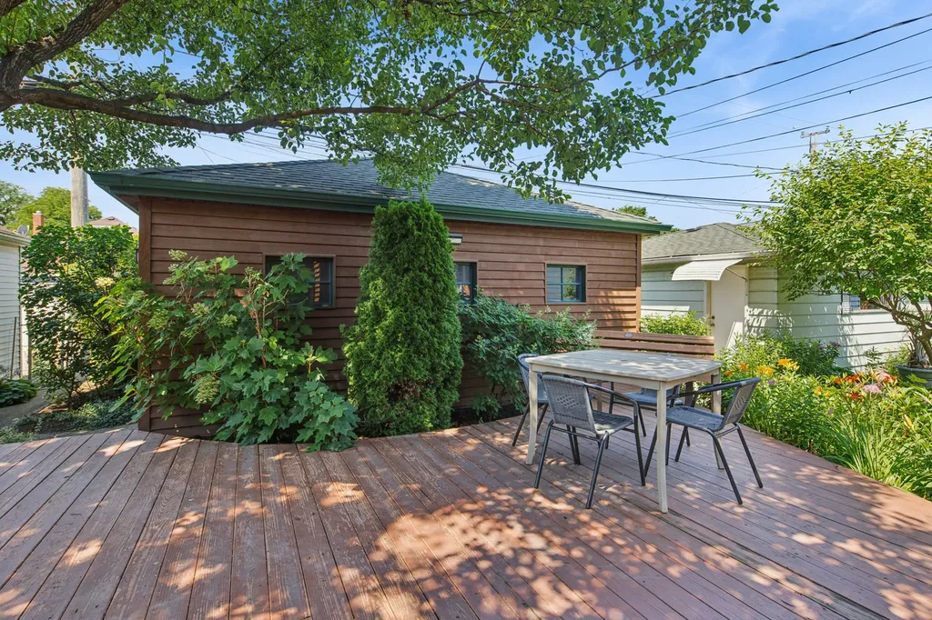 4922 North Tripp Avenue Chicago IL 60630