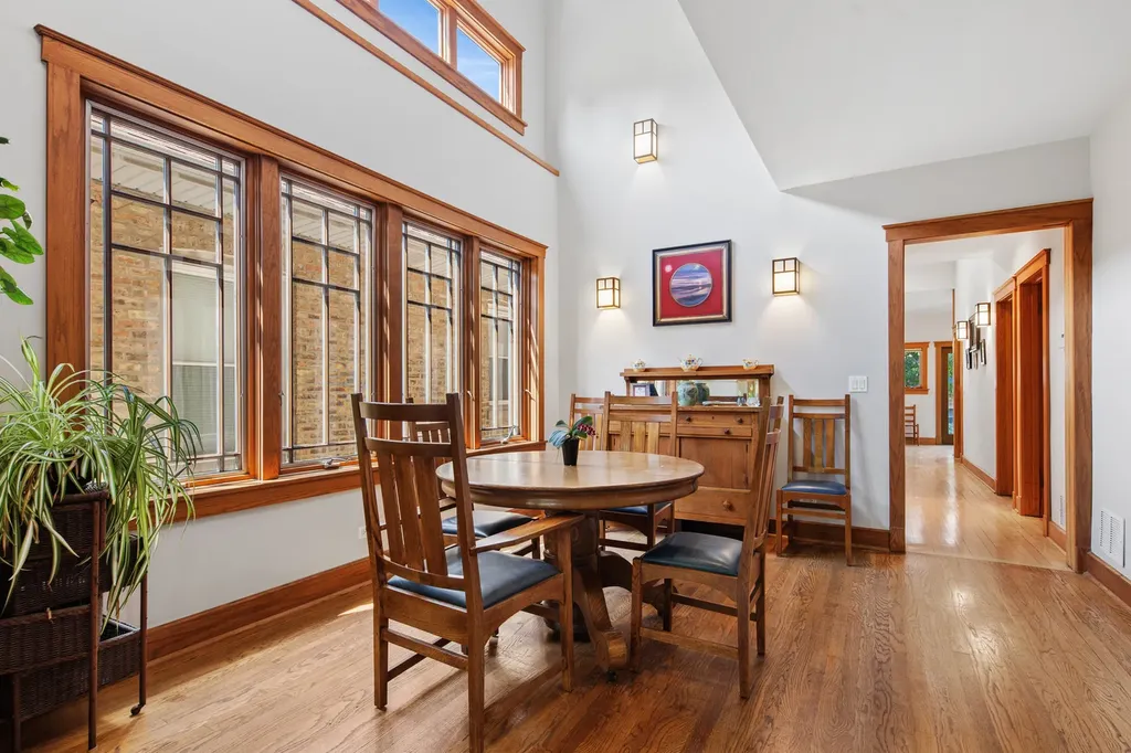 4922 North Tripp Avenue Chicago IL 60630
