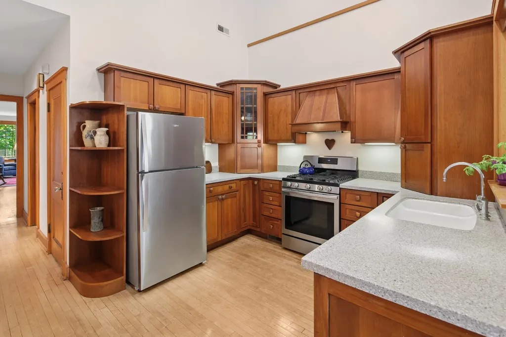 4922 North Tripp Avenue Chicago IL 60630