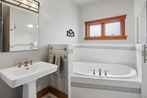 4922 North Tripp Avenue Chicago IL 60630