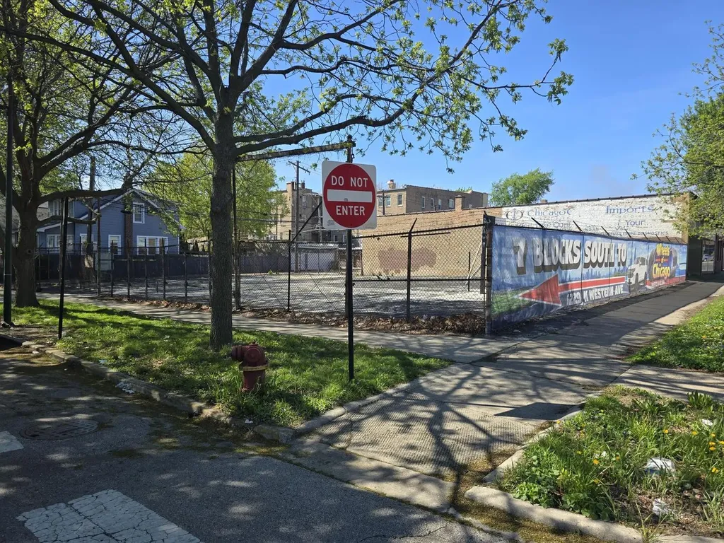 6936 North Western Avenue Chicago IL 60645