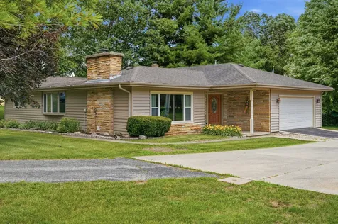 1952 Larod Drive Dixon IL 61021