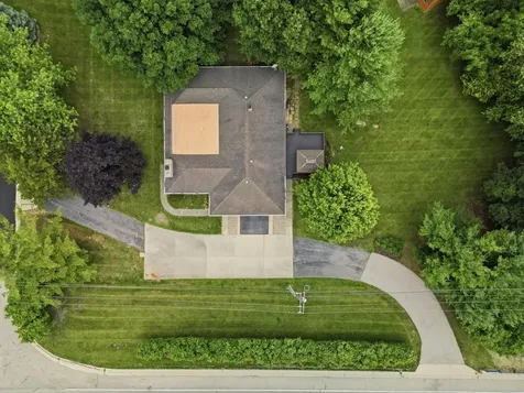1952 Larod Drive Dixon IL 61021