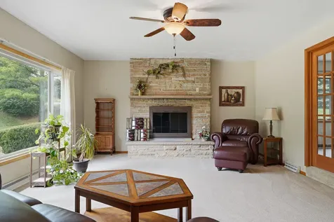 1952 Larod Drive Dixon IL 61021