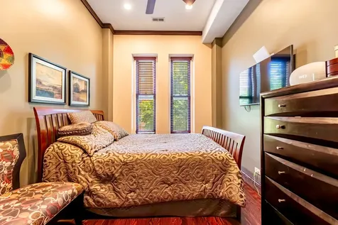 4126 South Lake Park Avenue Chicago IL 60653