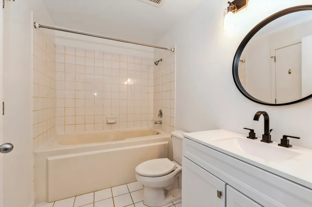 1000 East 53rd Street Chicago IL 60615