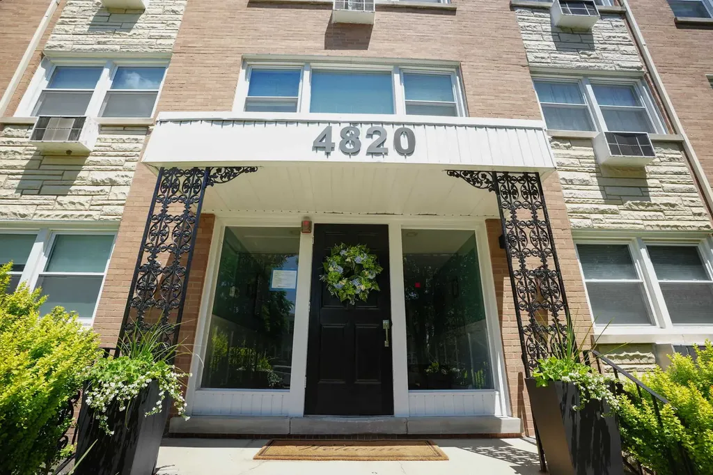 4820 West Conrad Street Skokie IL 60077
