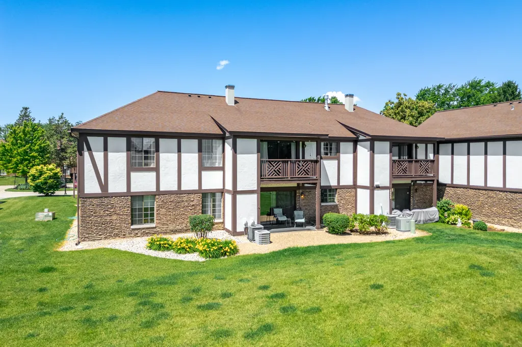 1753 Plymouth Court Wheaton IL 60189