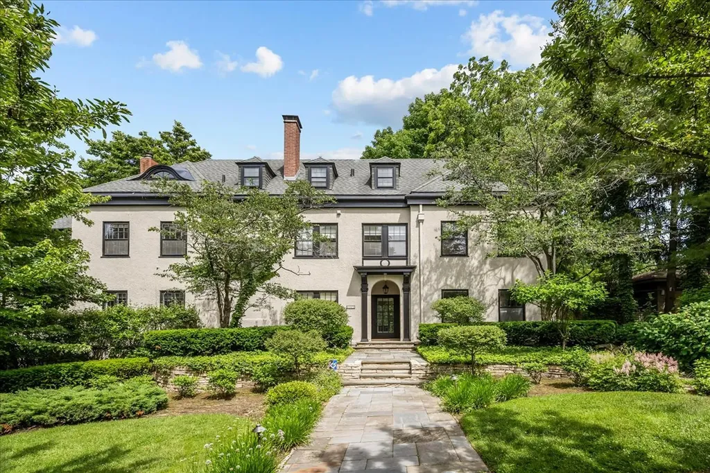 605 Arbor Vitae Road Winnetka IL 60093