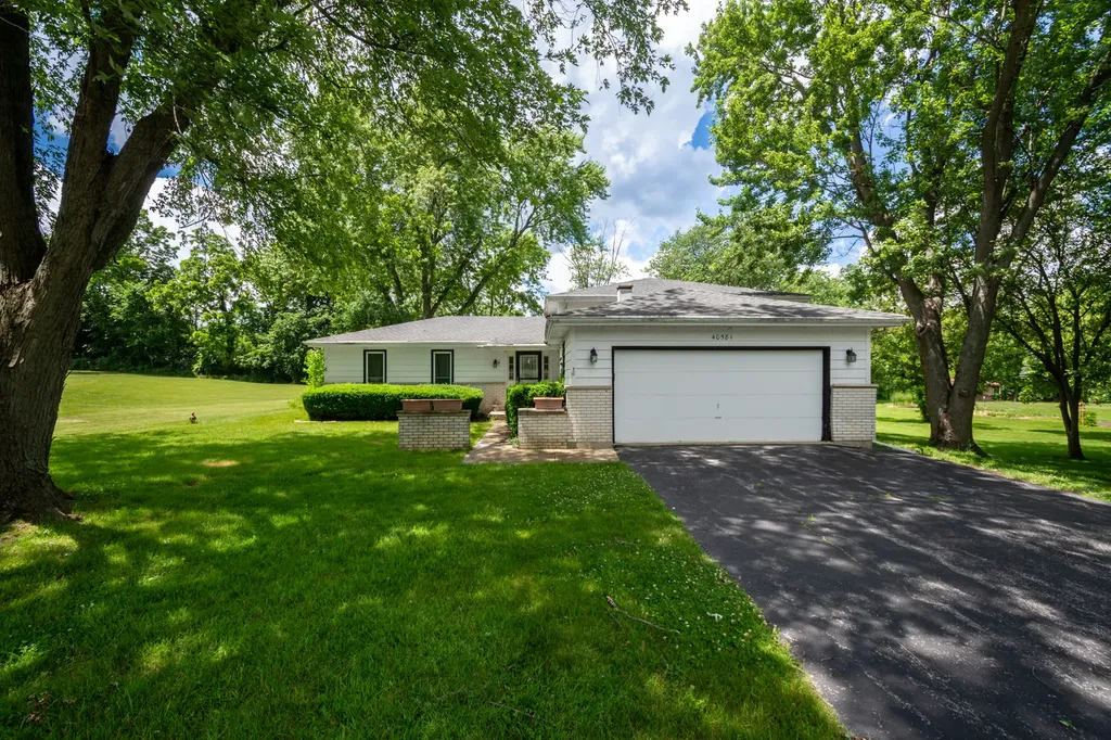 40581 North Sunset Drive Antioch IL 60002