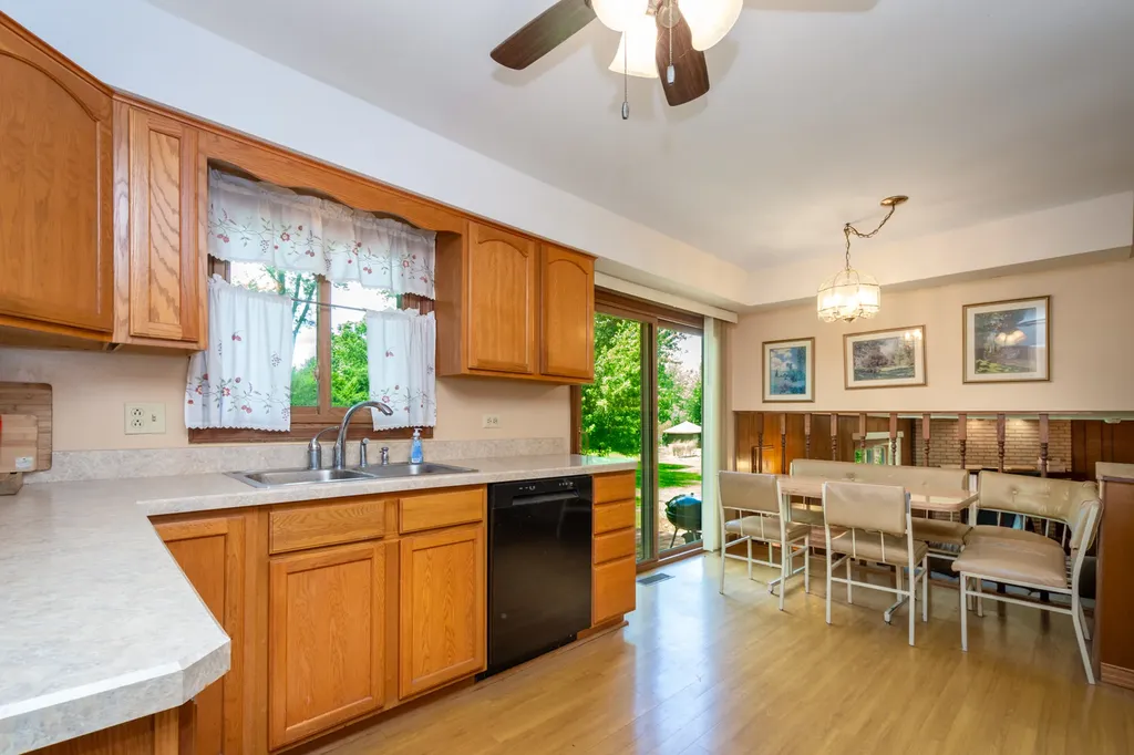40581 North Sunset Drive Antioch IL 60002