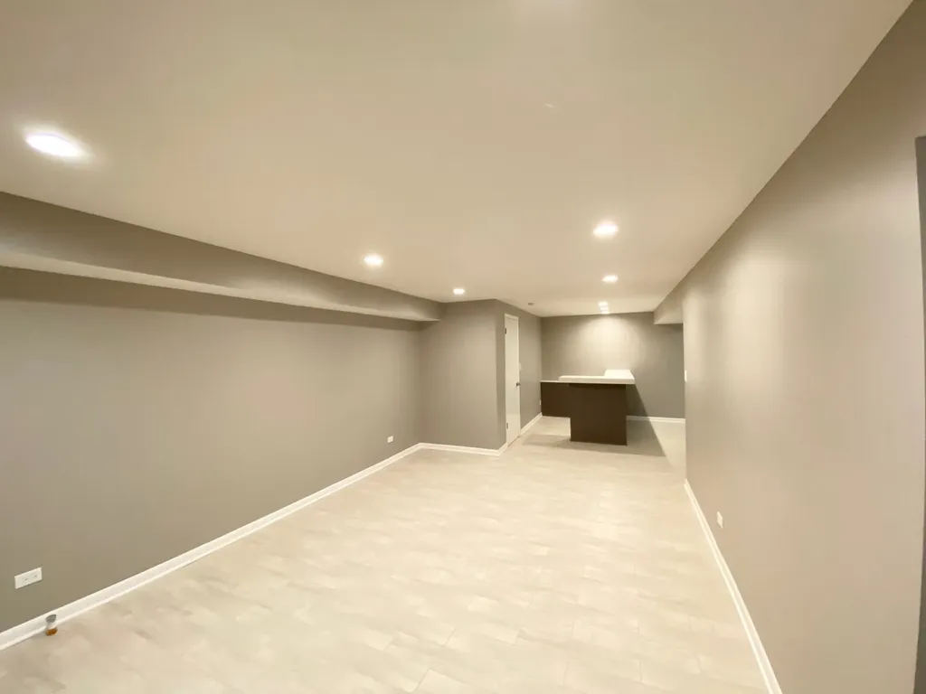 975 Dearborn Circle Carol Stream IL 60188