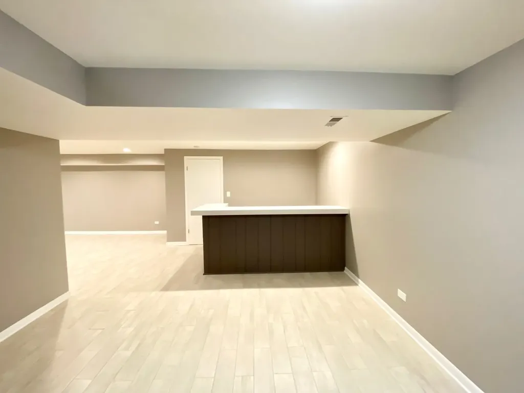 975 Dearborn Circle Carol Stream IL 60188