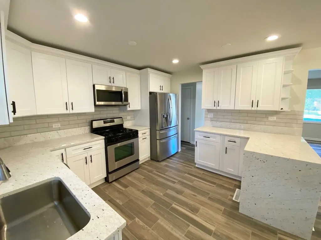 975 Dearborn Circle Carol Stream IL 60188