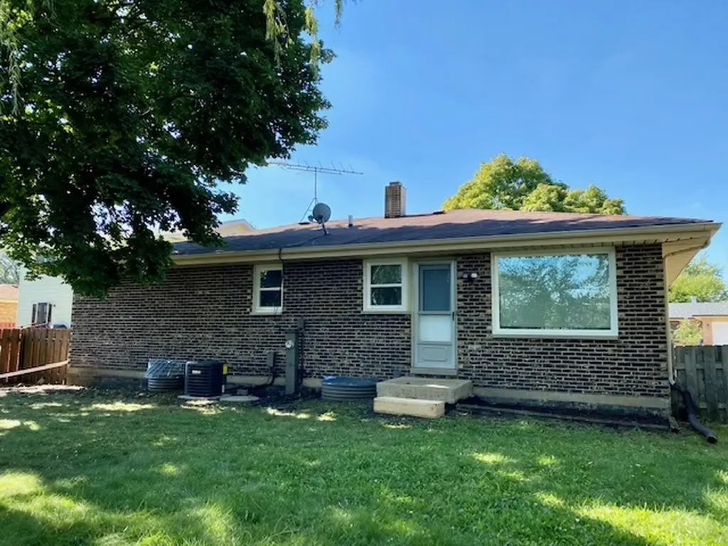 975 Dearborn Circle Carol Stream IL 60188