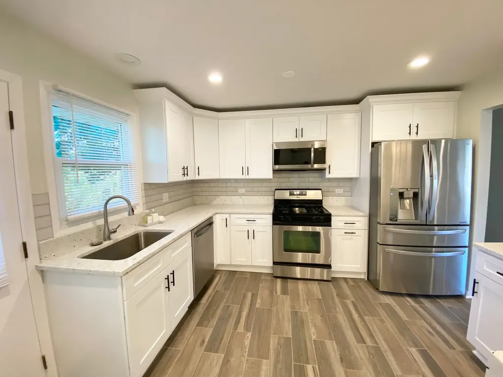 975 Dearborn Circle Carol Stream IL 60188