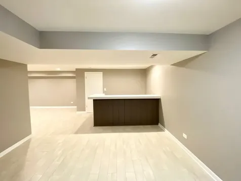 975 Dearborn Circle Carol Stream IL 60188