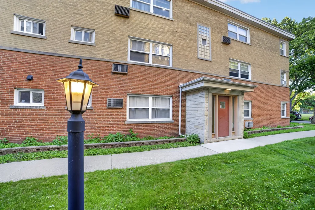 7410 North Oakley Avenue Chicago IL 60645