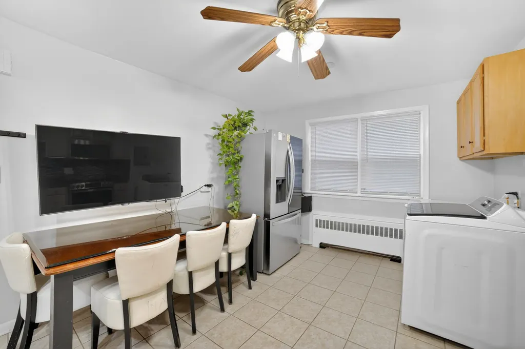 7410 North Oakley Avenue Chicago IL 60645