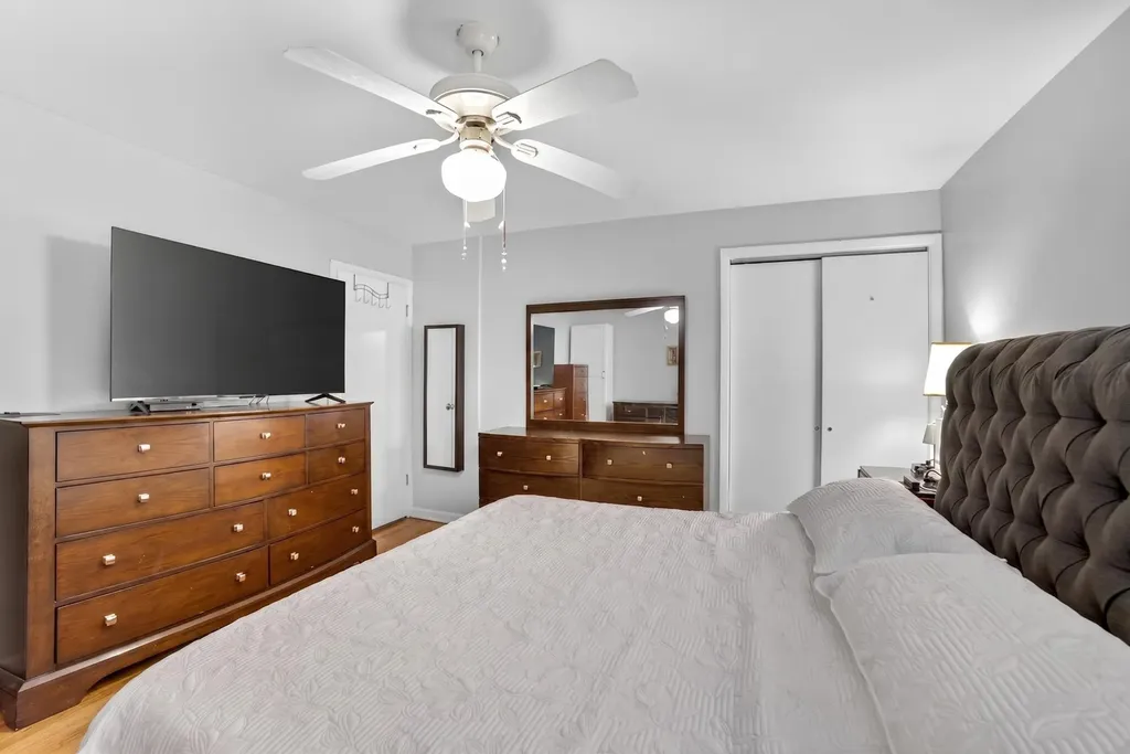 7410 North Oakley Avenue Chicago IL 60645