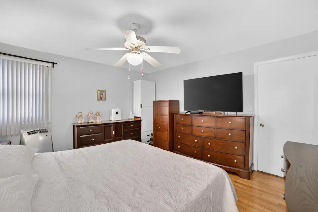 7410 North Oakley Avenue Chicago IL 60645
