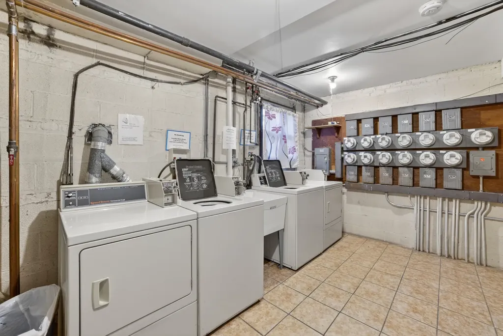 7410 North Oakley Avenue Chicago IL 60645