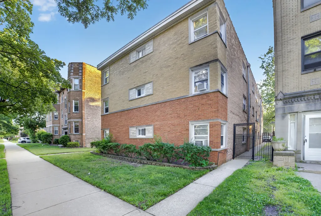 7410 North Oakley Avenue Chicago IL 60645