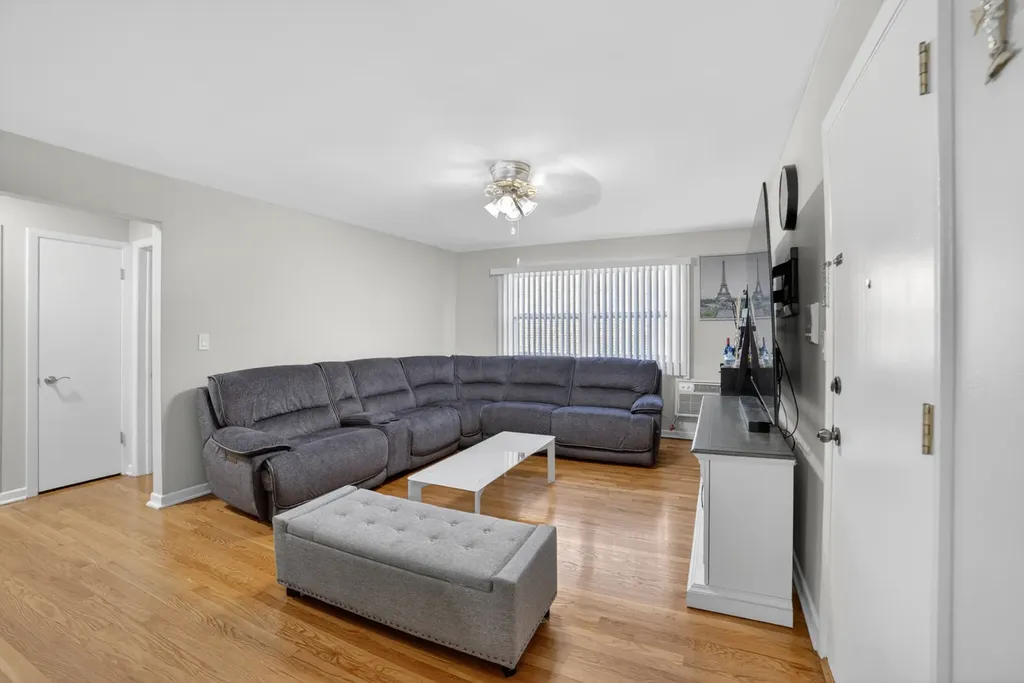 7410 North Oakley Avenue Chicago IL 60645