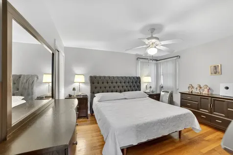 7410 North Oakley Avenue Chicago IL 60645