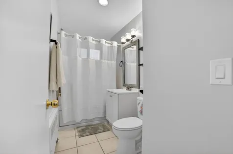 7410 North Oakley Avenue Chicago IL 60645