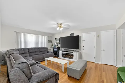 7410 North Oakley Avenue Chicago IL 60645