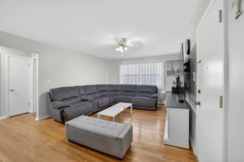 7410 North Oakley Avenue Chicago IL 60645