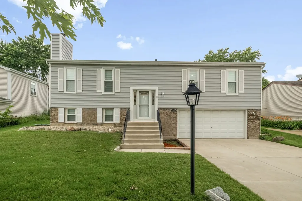 1260 Waterbury Lane Roselle IL 60172