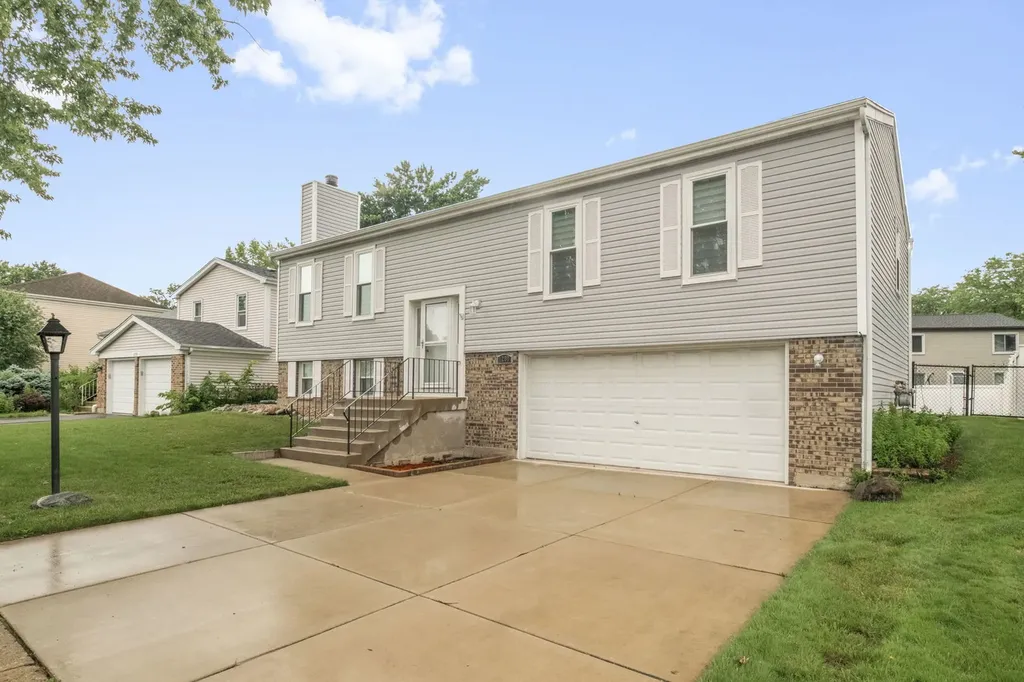1260 Waterbury Lane Roselle IL 60172
