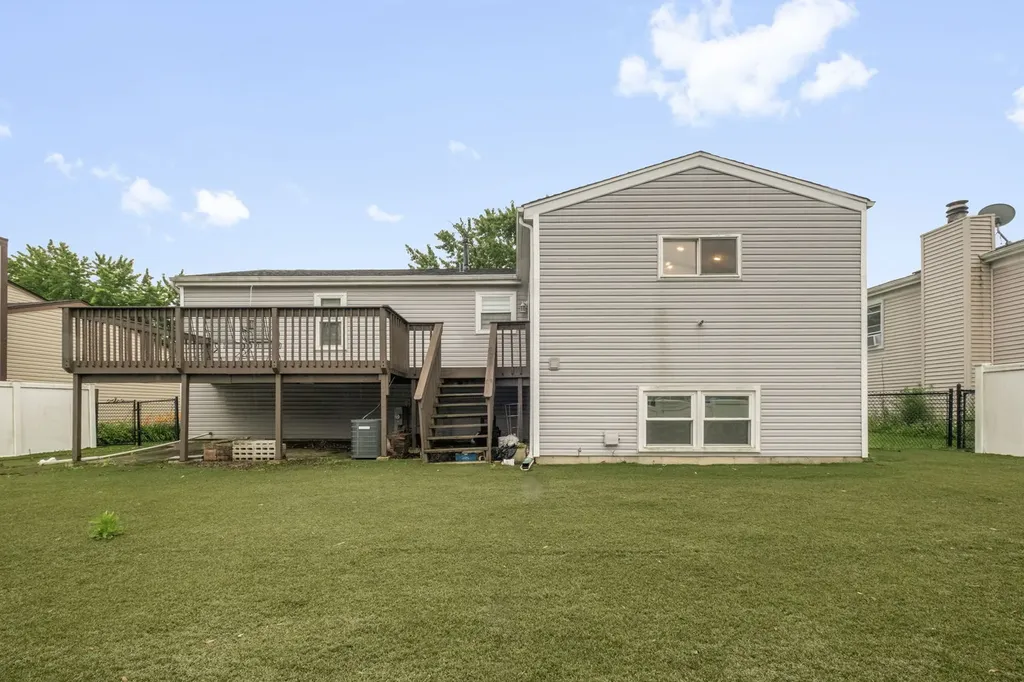 1260 Waterbury Lane Roselle IL 60172