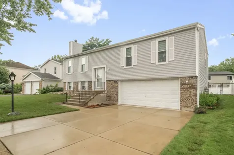 1260 Waterbury Lane Roselle IL 60172