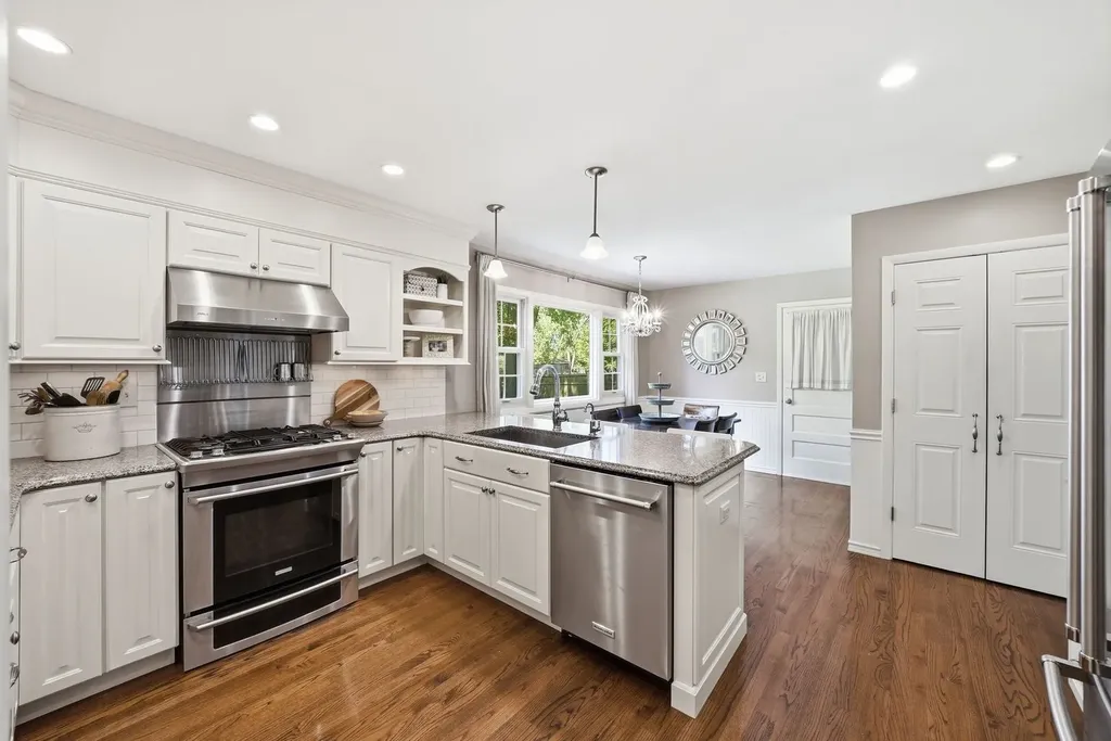 28W118 Hillview Drive Naperville IL 60564
