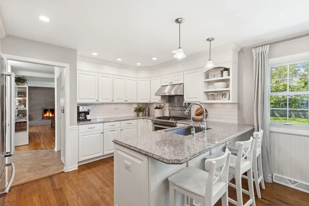 28W118 Hillview Drive Naperville IL 60564