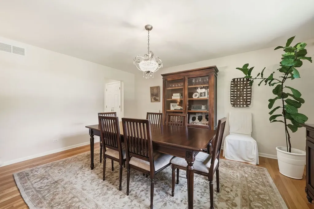 28W118 Hillview Drive Naperville IL 60564
