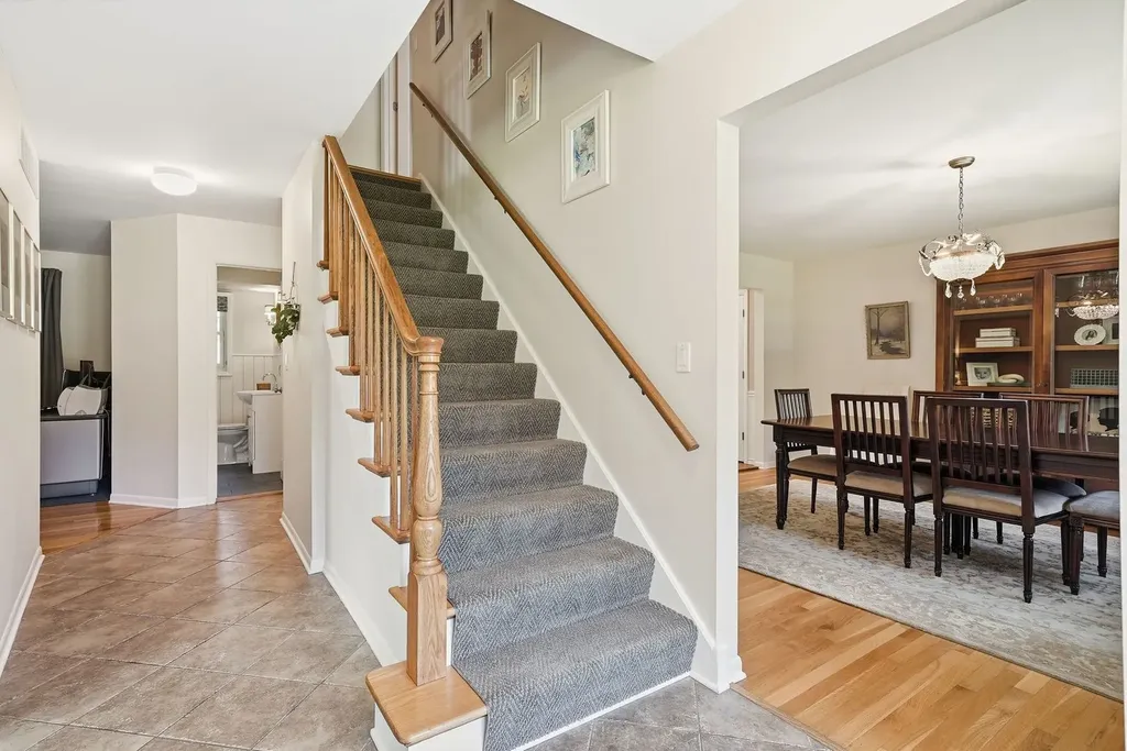 28W118 Hillview Drive Naperville IL 60564