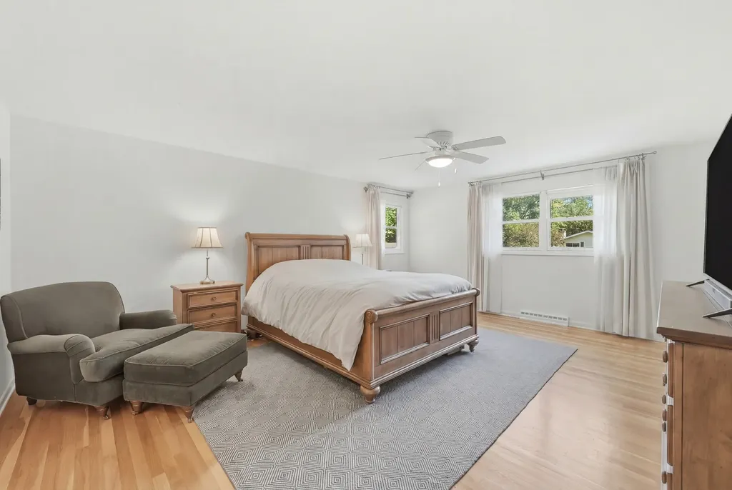 28W118 Hillview Drive Naperville IL 60564